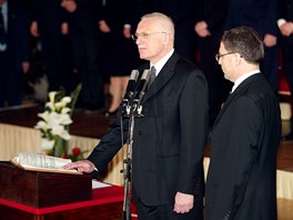 Václav Klaus skládá prezidentský slib pi slavnostní inauguraci na Praském...