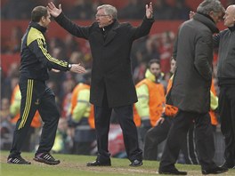 Trenér Alex Ferguson z Manchesteru United zuí po rozhodnutí rozhodího.