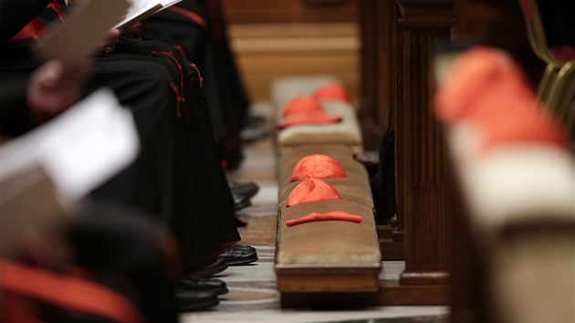 Katolick crkvi po odchodu papee Banedikta XVI. vldne tzv. generln kongregace (6. bezna 2013)