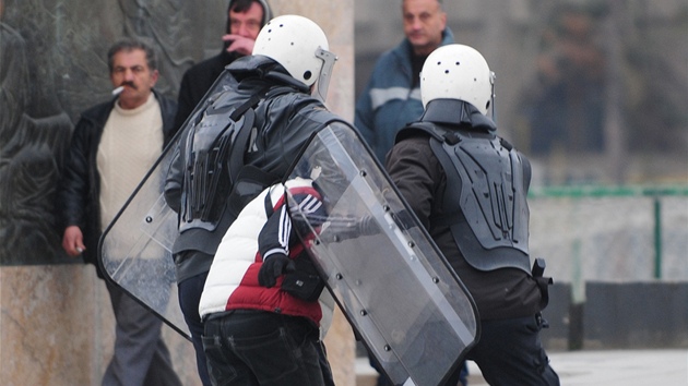 Nsiln protesty ve Skopji. Zrann utrplo nejmn 22 lid.