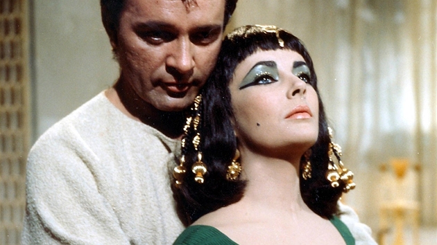 Richard Burton a Elizabeth Taylorov ve filmu Kleopatra (1963)