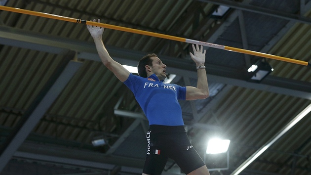 LAKA DR. Francouzsk tyka Renaud Lavillenie pekonv vku 607 cm, laka dr, ale pokus byl pesto neplatn.