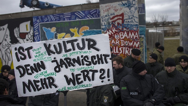 Obyvatel Berlna protestovali proti stren sti zdi. V ptek se jich selo kolem t set. 