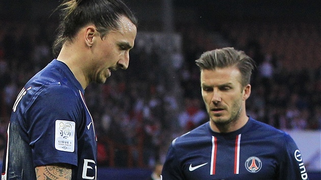 HVZDY PA͎E. tonk Zlatan Ibrahimovic (vlevo) a zlonk David Beckham.