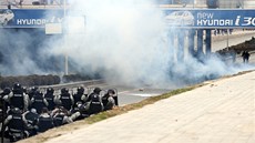Násilné protesty ve Skopji. Policisté museli pouít slzný plyn. 