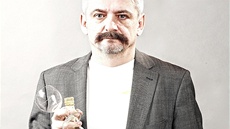 Reisér a spoluautor Ondej Sokol hraje ve Veírku prodejce lux, který se stane manaerem.