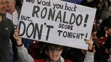 Ronaldo, nedávej nám gól, vzkazovali fanouci Manchesteru United hvzd Realu...