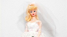 Barbie ve svatebních atech z roku 1963