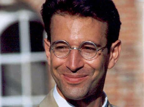 Americký noviná Daniel Pearl, kterého v roce 2002 zavradili teroristé v