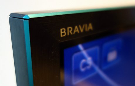 Spojujícím designovým prvkem nových televizor i blu-ray pehráva jsou hrany