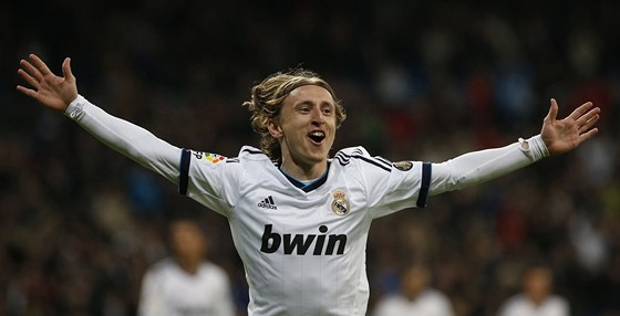 HURÁ, TREFIL JSEM SE! Luka Modri z Realu Madrid slaví svou trefu bhem utkání