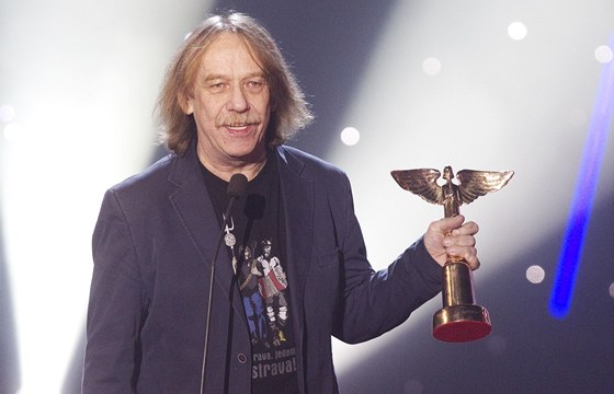 Jaromír Nohavica dostal cenu za nejvíce prodaných desek v loském roce.