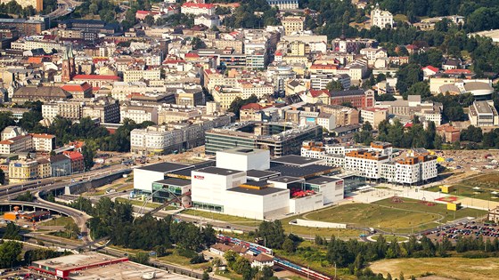 Letecký pohled na oblast Nové Karoliny, za moderními stavbami stojí centrum...