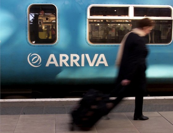 Dálkový vlak spolenosti Arriva v anglickém Manchesteru.