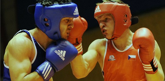 Boxer Zdenk Chládek ve finále Grand Prix Ústí s Enkhzorigem z Mongolska 