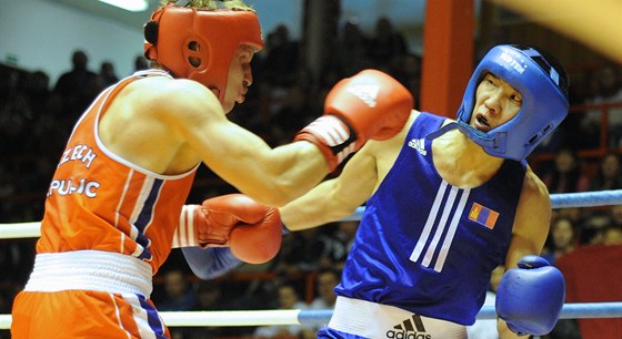 Zdenk Chládek (vlevo) bude nejvtí ozdobou mistrovství republiky v boxu.