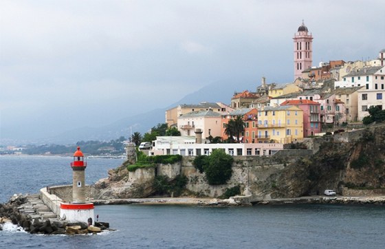 Pi píjezdu trajektem se zjeví Bastia v celé své krase a majestátnosti. 