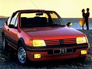 Kabriolet Peugeot 205 ml premiéru ti roky po uvedení hatchbacku, celkem se...