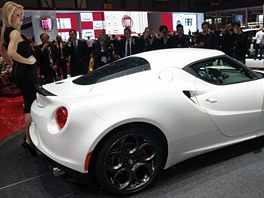 Dalí z italských krásek v obleení publika: Alfa Romeo 4C