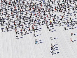 PIPRAVIT, POZOR, TE. Bkai startují maratonský závod na zamrzlém jezee...