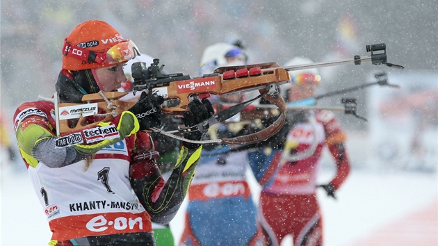 SOUSTEDN A JIST. Vtzka Gabriela Soukalov stl bhem sthacho zvodu na 10 km v ruskm Chanty Mansijsku. 