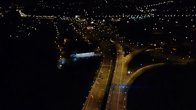 Videoklip Firefly uke divkm z pta perspektivy projku przdnmi ulicemi Brna na osvtlenm skateboardu. Ve se podailo zachytit dky kamee s velkm rozlienm, kter je pipevnn k malmu vrtulnku na dlkov ovldn.
