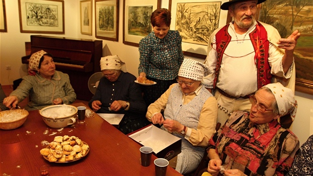 A u dran, jak si vechny pamatuj, nemohlo chybt dobr jdlo, pit, ale pedevm vyprvn a spolen zpv.