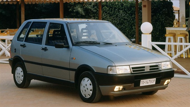 V lt 1989 prodlalo uno facelift, dostalo u masku chladie i svtlomety.