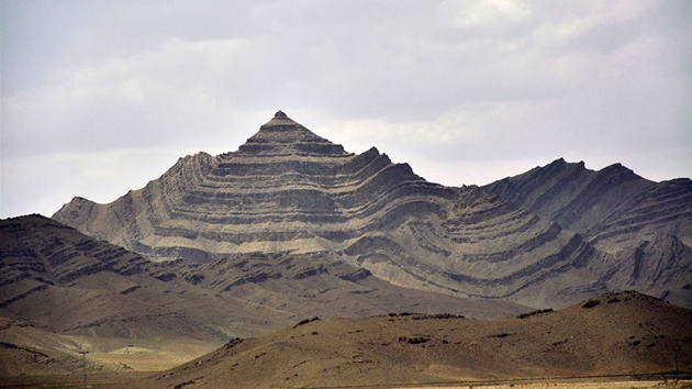 Cesta z Taftanu do Kvty. Jedna z hor na cest siln pipomn pyramidu.
