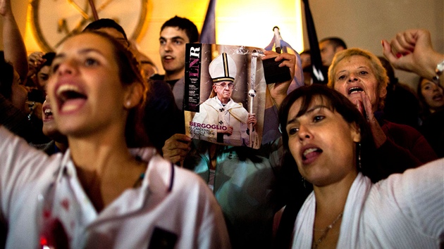 V argentinskm Buenos Aires se slavilo vtzstv "domcho" papee Bergoglia.