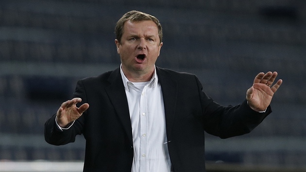 Plzeský trenér Pavel Vrba diriguje své svence.