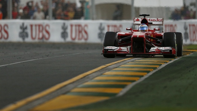 Fernando Alonso z Ferrari na trati Velk ceny Austrlie.