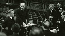 Krátce po anšlusu. Vídeňští filharmonici v čele s německým dirigentem Wilhelmem... Krátce po anšlusu. Vídeňští filharmonici v čele s německým dirigentem Wilhelmem...