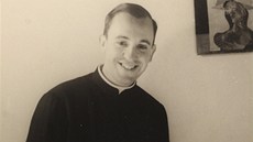 Nový papež se směje na archivní fotografii z roku 1966. Nový papež se směje na archivní fotografii z roku 1966.