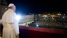 Ped veejnost poprvé pedstoupil nový pape. Je jím Jorge Mario Bergoglio z