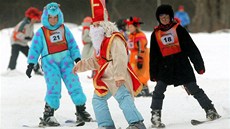 Zhruba 50 masek lyžovalo na sjezdovce v Českých Žlebech. Zhruba 50 masek lyžovalo na sjezdovce v Českých Žlebech.