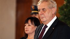 Nový prezident Miloš Zeman se na Pražském hradě během svého prvního pracovního Nový prezident Miloš Zeman se na Pražském hradě během svého prvního pracovního