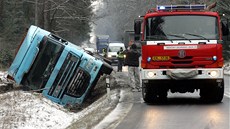 Nehoda kamion zkomplikovala dopravu mezi Aí a Chebem.