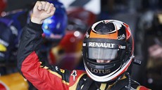 Finský pilot Kimi Räikkönen se raduje ze svého triumfu ve Velké cen Austrálie