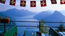 Zahrádka s vyhlídkou na Monte Bré a Lago di Lugano ve výcarském kantonu Ticino