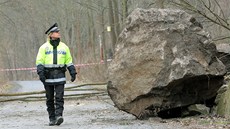 Skalní masiv který se zřítil v Táboře v bezprostřední blízkosti silnice na Skalní masiv který se zřítil v Táboře v bezprostřední blízkosti silnice na