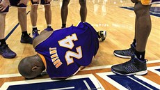 Kobe Bryant z LA Lakers si v utkání s Atlantou zranil kotník. Kobe Bryant z LA Lakers si v utkání s Atlantou zranil kotník.
