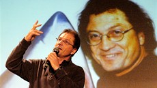 Cestovatel a dokumentarista Steve Lichtag v ABC Klubu v Pardubicích (2005). Cestovatel a dokumentarista Steve Lichtag v ABC Klubu v Pardubicích (2005).