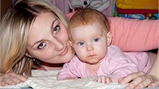 Markéta Sergejeva z Chlumce nad Cidlinou s dcerou Vaneskou, která trpí nemocí... Markéta Sergejeva z Chlumce nad Cidlinou s dcerou Vaneskou, která trpí nemocí...