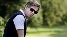 Jiří Langmajer ztvárnil v příběhu Druhý dech bohatého fanouška golfu. Jiří Langmajer ztvárnil v příběhu Druhý dech bohatého fanouška golfu.