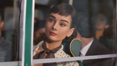 Audrey Hepburnová se stala tváí reklamy na okoládu Galaxy (2013).