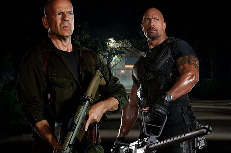 Bruce Willis a Dwayne Johnson ve filmu G.I. Joe 2: Odveta (2013)