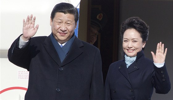 ínský prezident Si in-pching se svojí enou Pcheng Li-jüan na moskevském