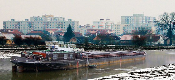 Od Ostravy a Bratislavy budou moná jednou do Pardubic míit motorové nákladní lod dlouhé a 135 metr. Kolá: Michal Klíma, MAFRA