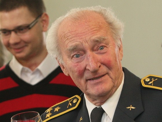 Bývalý válený pilot Antonín Zelenka pevzal Cenu Statuarního msta Opavy.